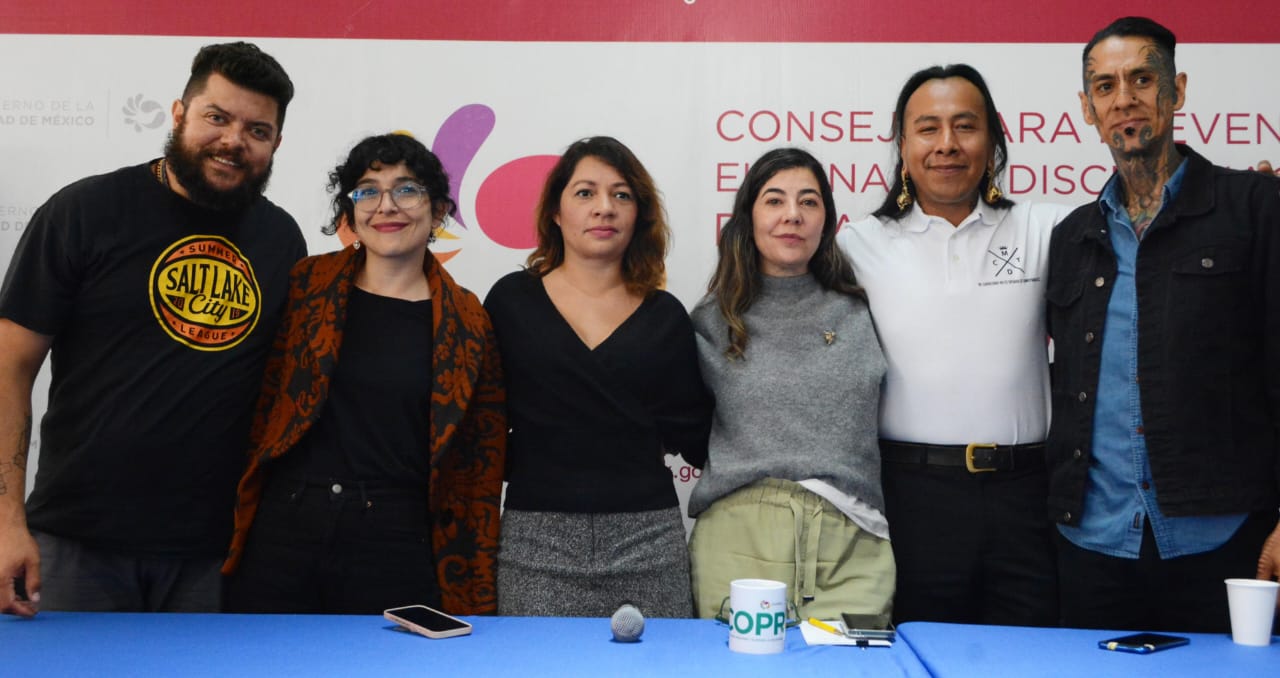 Foto de las y los ponentes en la conferencia de prensa del "5° Encuentro Nacional por la No Discriminación de Modificaciones Corporales"